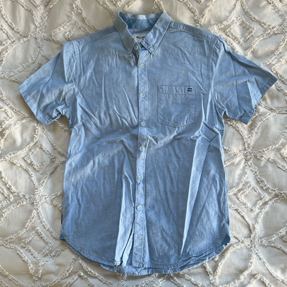 Billabong 100% Cotton Button-up Collared Tee Adult Small